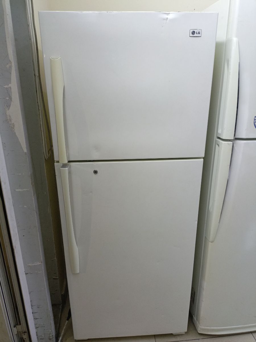 Lg refrigerator - Image 1