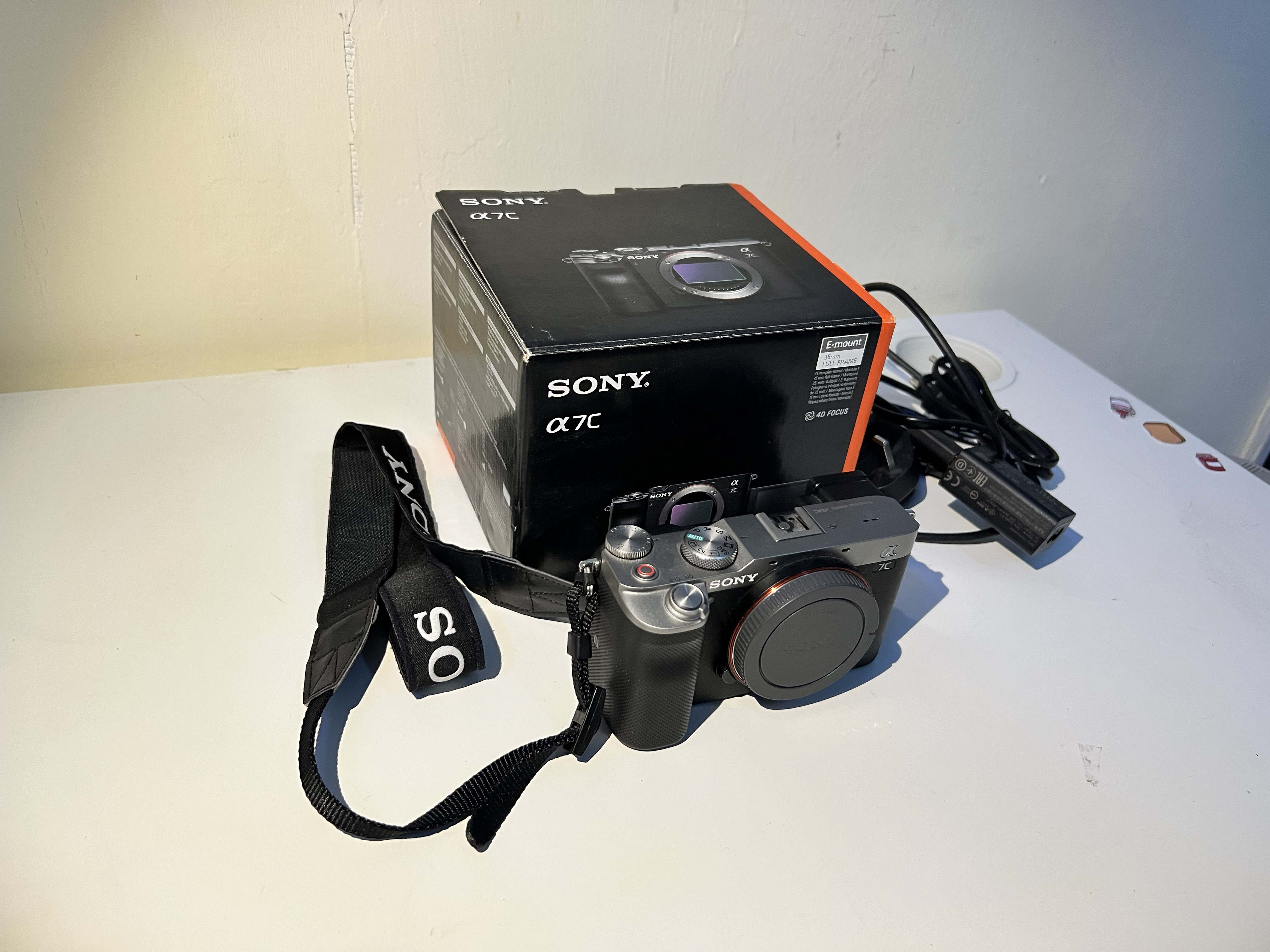 Sony A7C Like New in a box + 2 more extra original Battery - Image 7