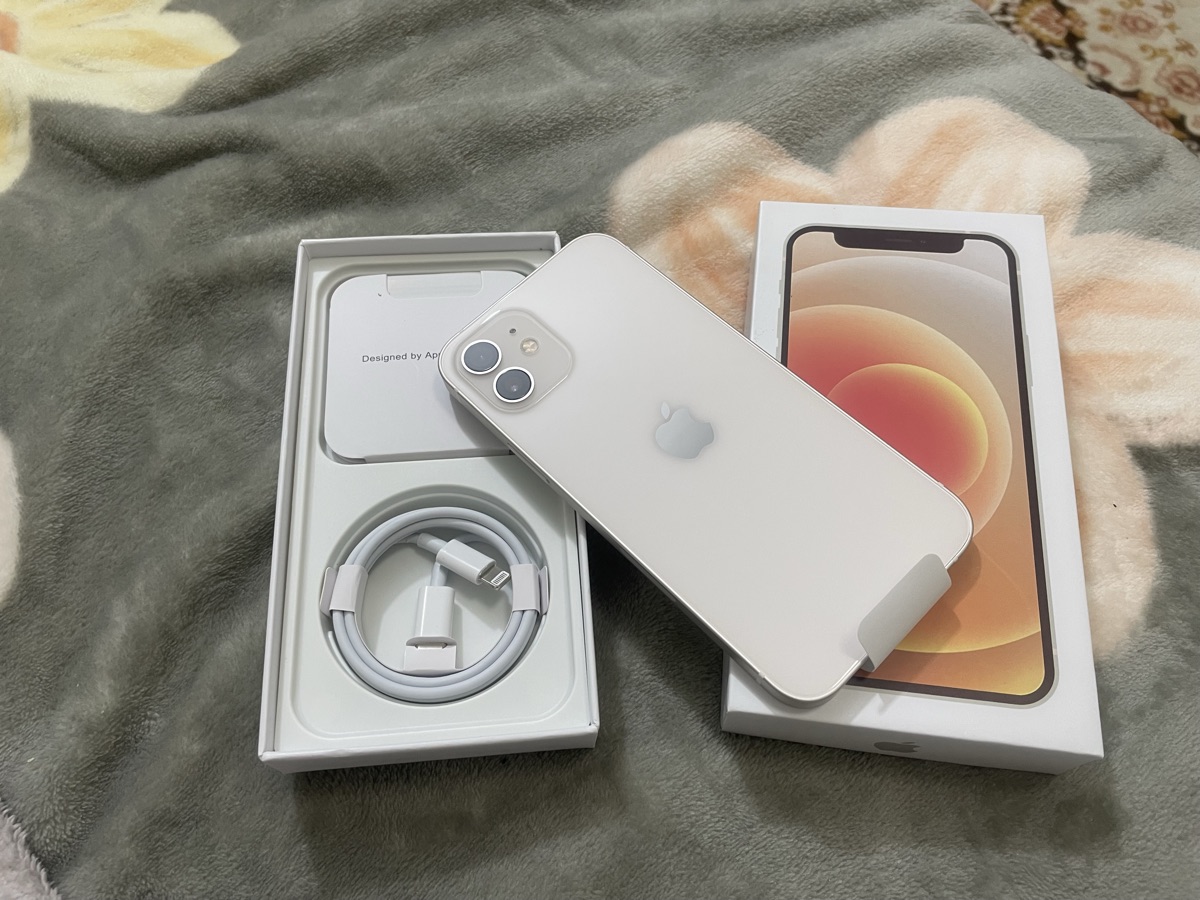 Iphone 12 - Image 2