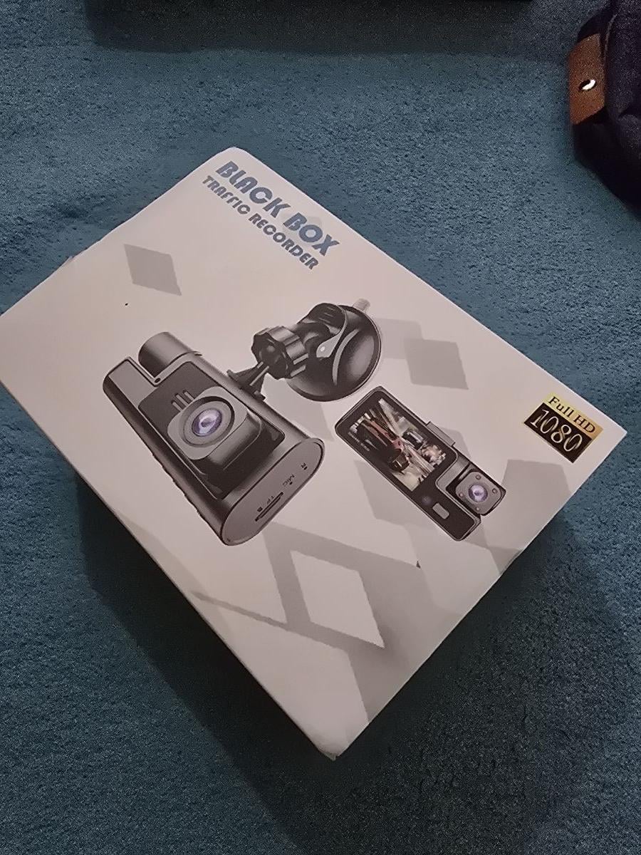 3 Cameras Dash Cam - Image 14