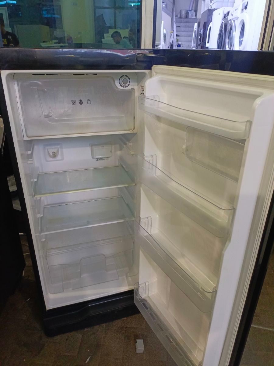 Toshiba refrigerator - Image 2
