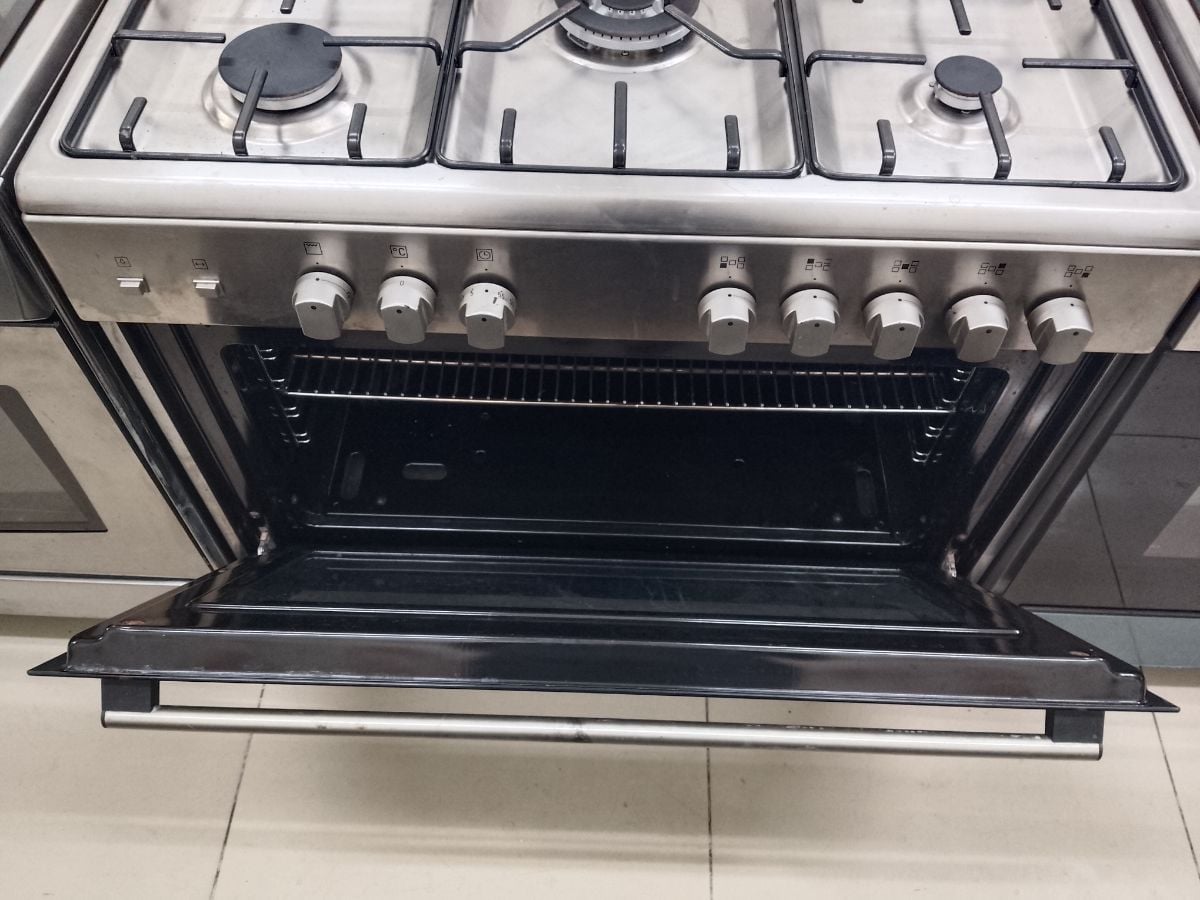 Italy brand gas stove for sale 90*60 - Image 1