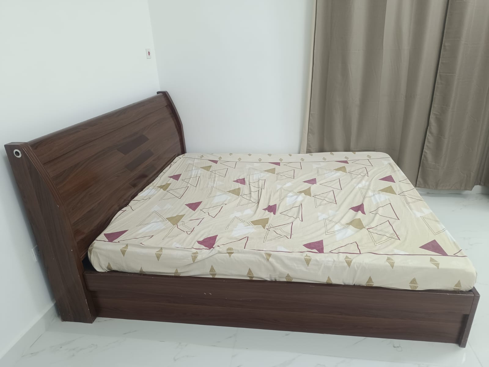 WARDROBE AND KING SIZE COT WHICH ARE IN GOOD CONDITION (USED ONE) - Image 5