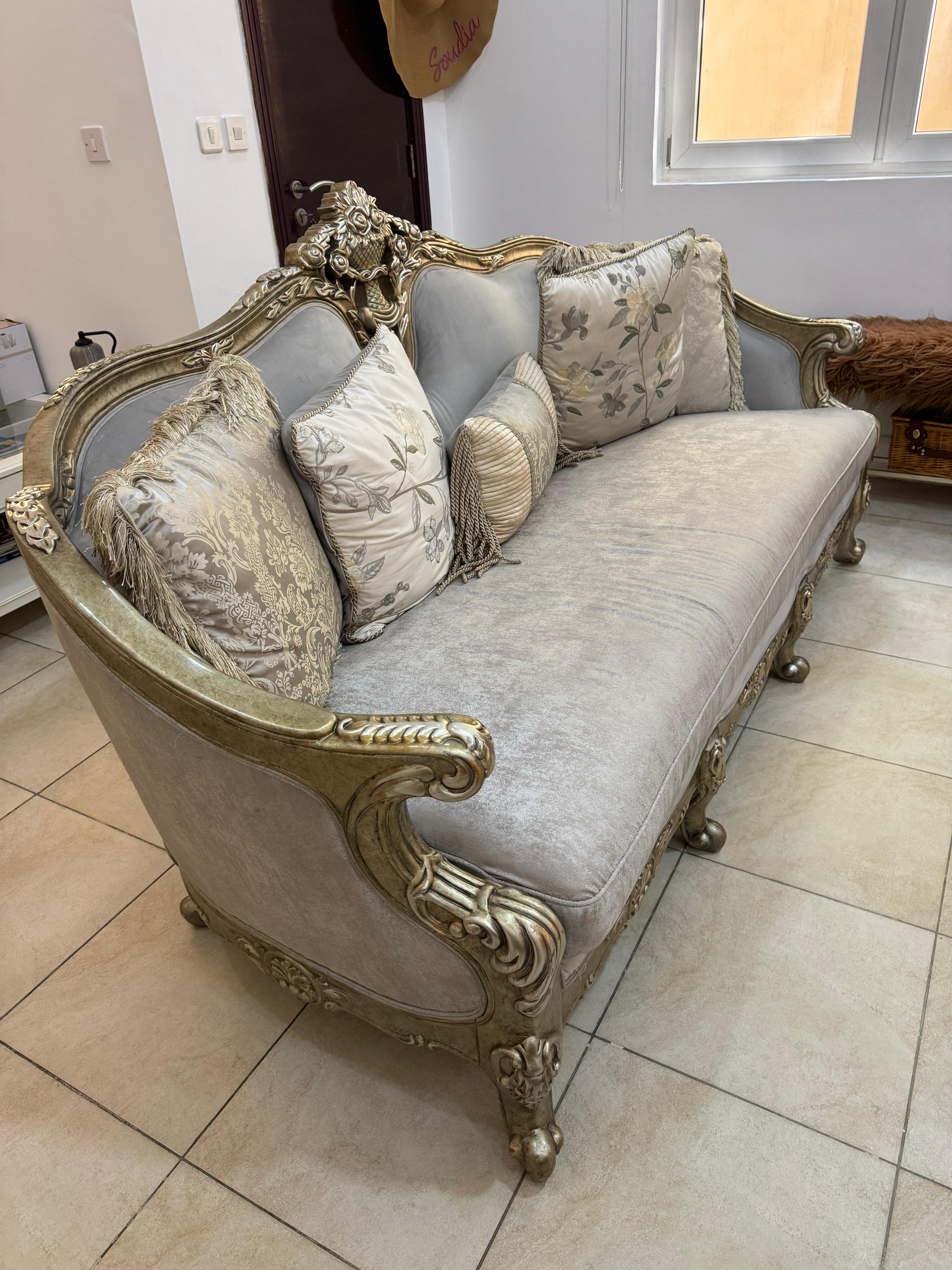 Sofa set 9 seater (4+3+1+1) with free tables - Image 3