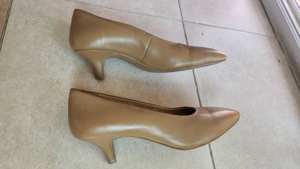 Hush puppies leather shoes - excellent condition - Image 4