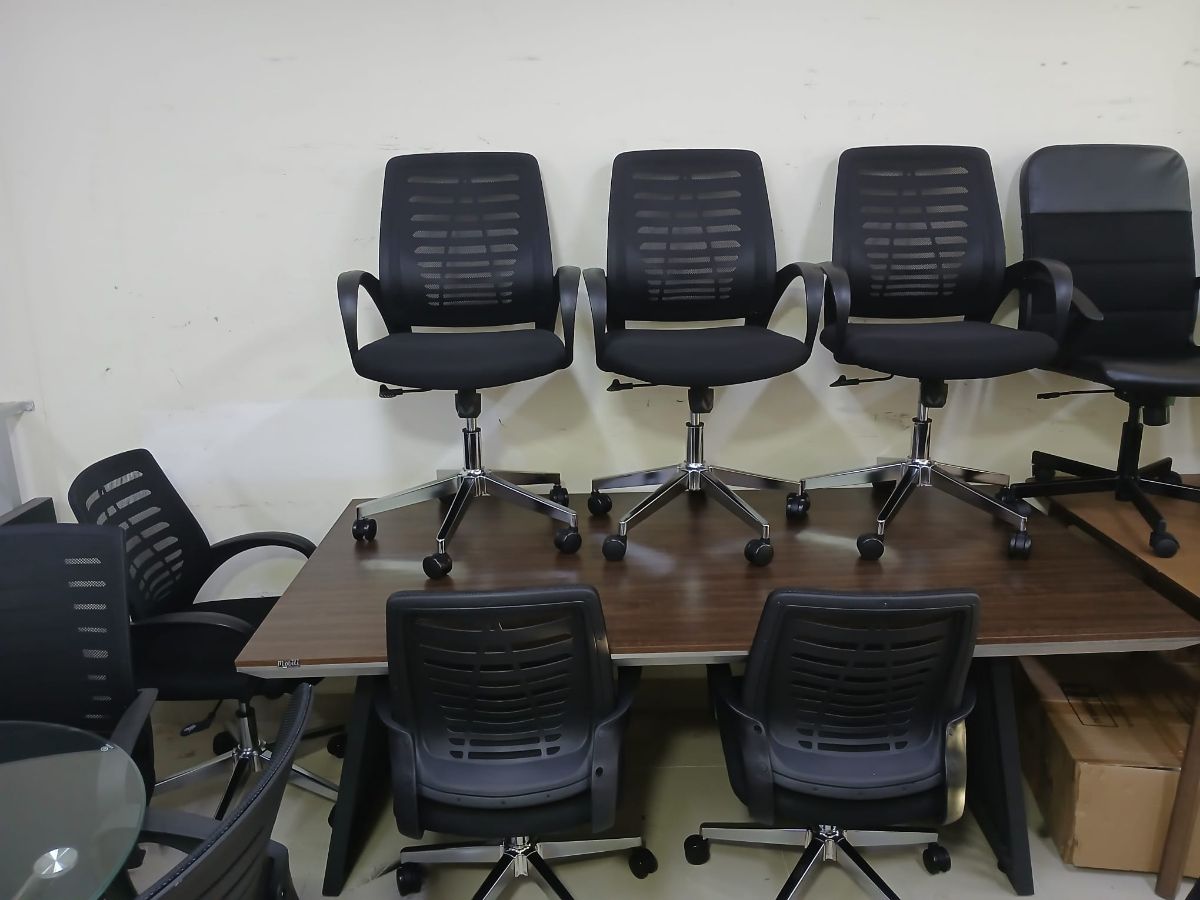 Used office desk and chair buy sell in qatar 55157083 - Image 12