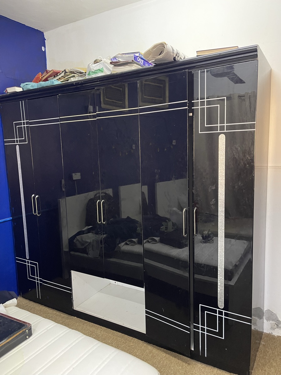 6 door cabinet - Image 4