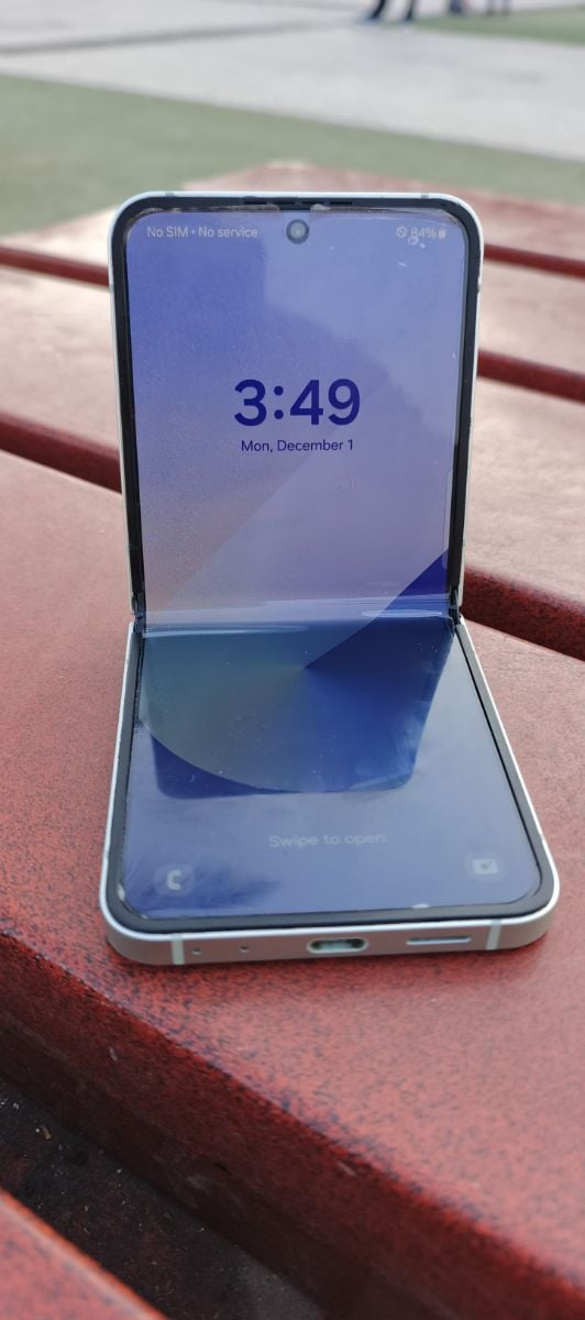 Samsung flip 6 - Image 2