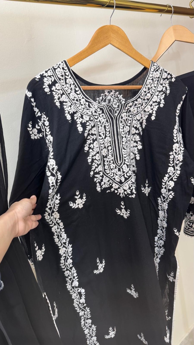 Pakistani hand embroidery clothes for sale 3pc - Image 3