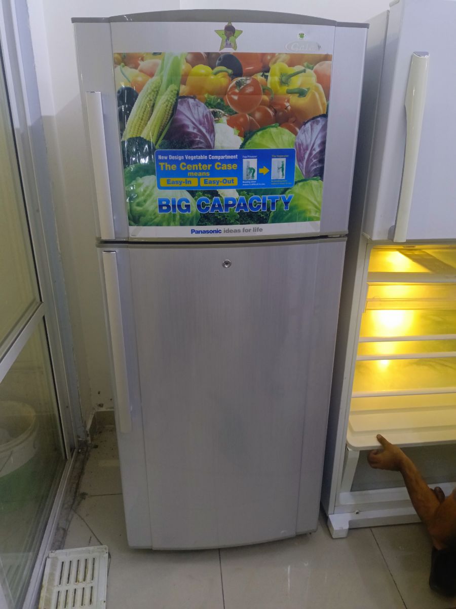 Sharp refrigerator - Image 1