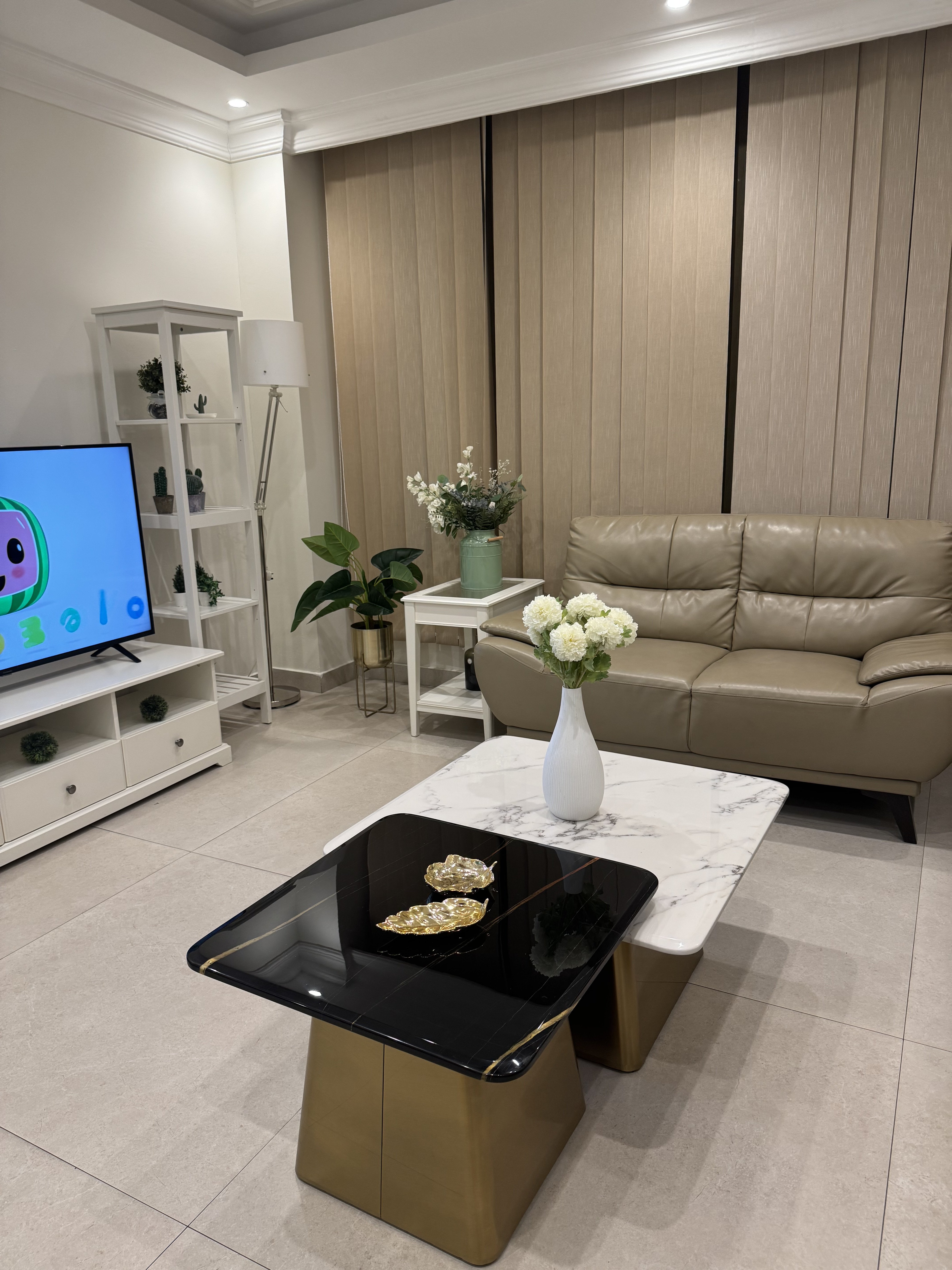 New Marble tables 2 no (white 1250/black900)  - Image 7
