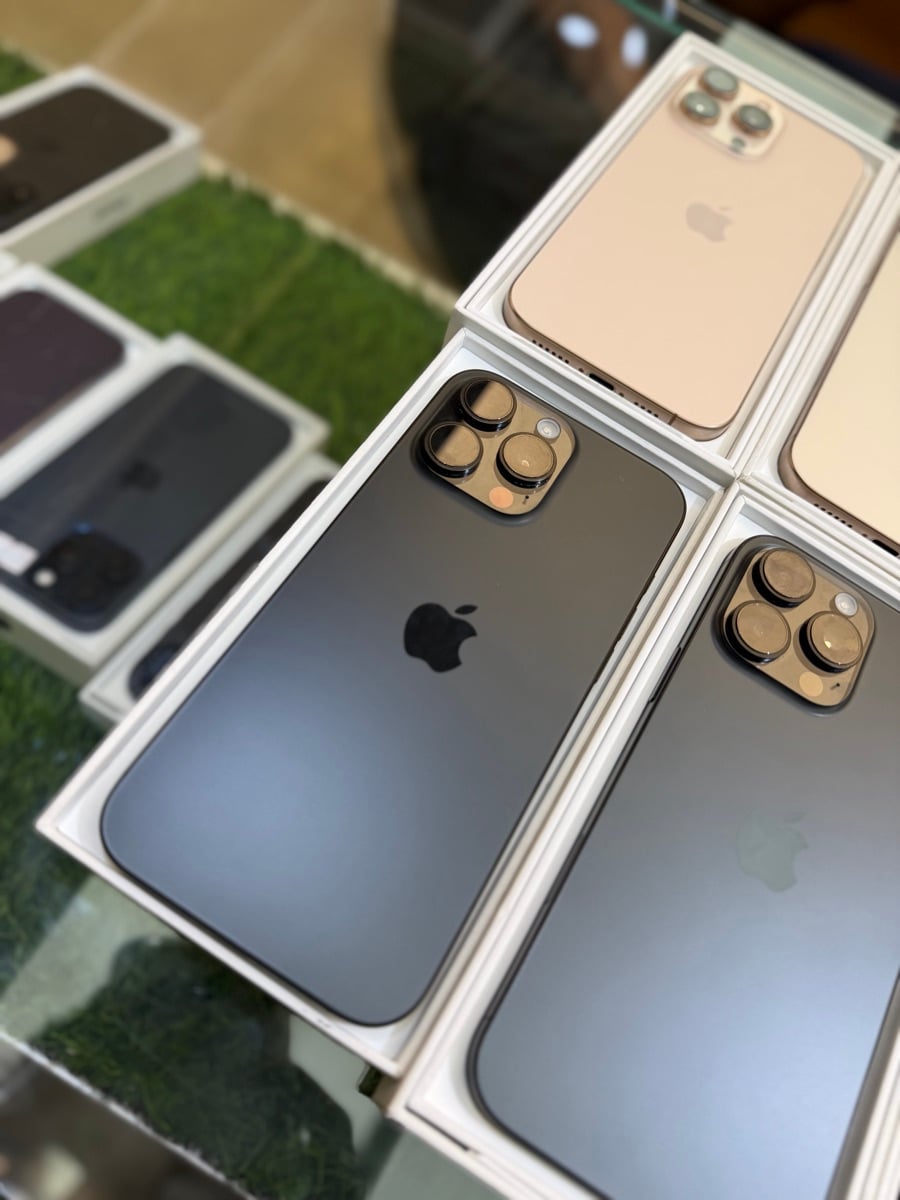 IPhone 16 Pro Max - Image 1