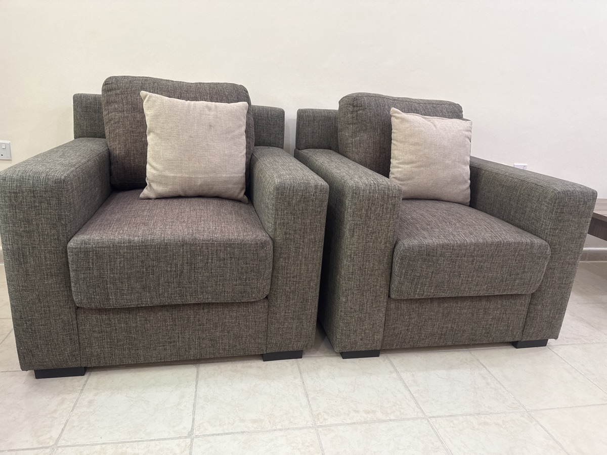 2 one seater sofas - Image 2