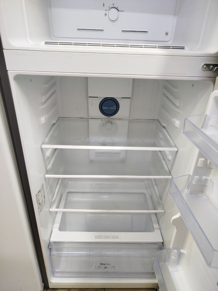 Samsung silver same new condition refrigerator for sale - Image 6