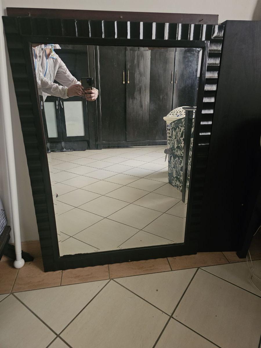 Mirror and bean bag chair - Image 3