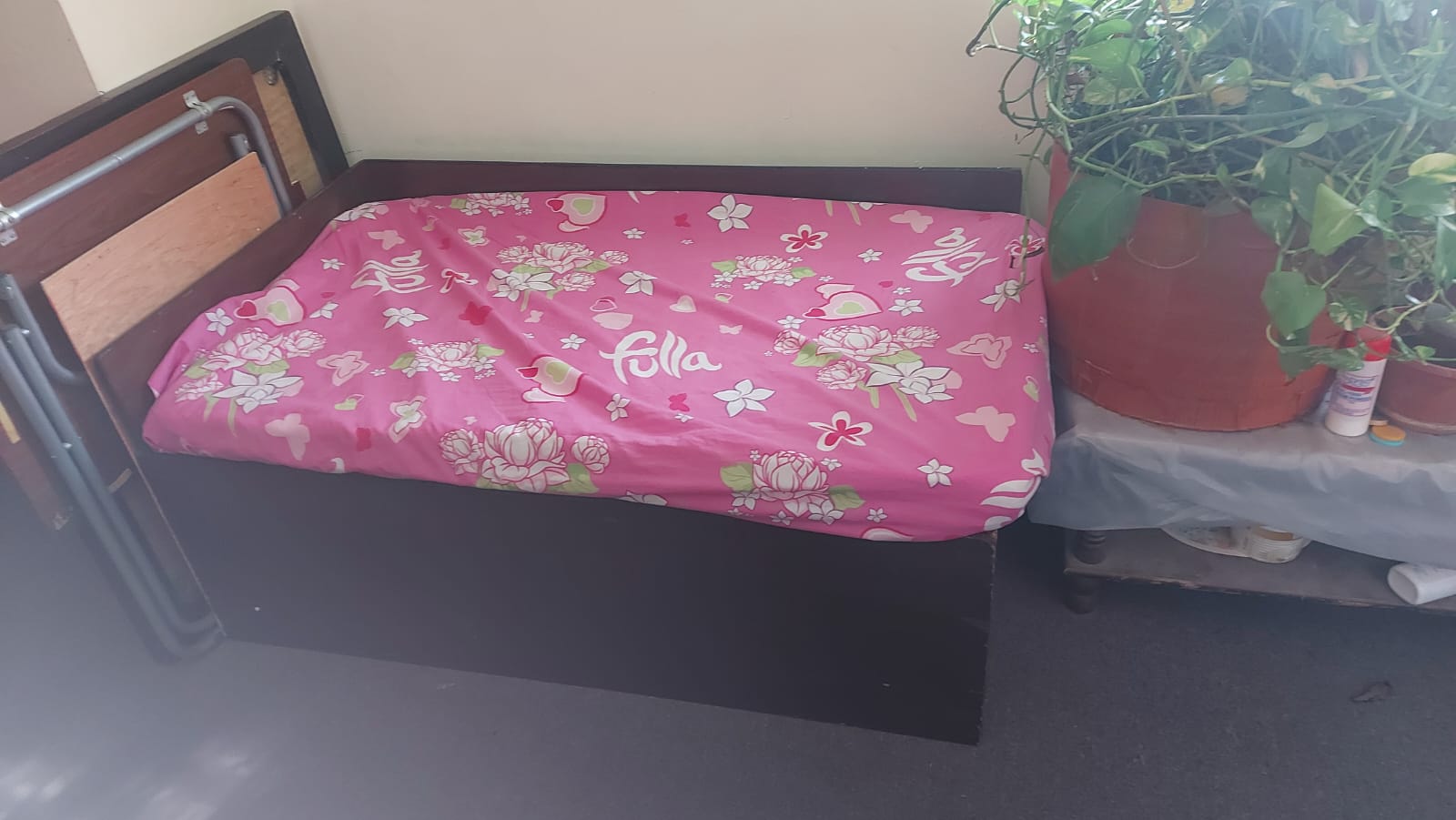 Side kids bed with new mattress - Image 3