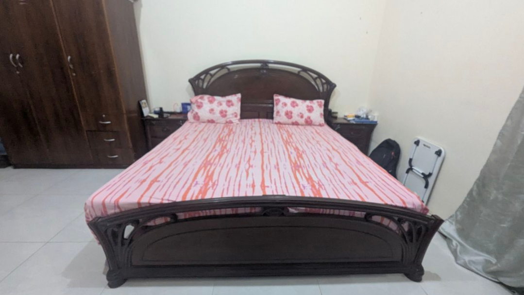 BED, WARDROBE AND DRESSING TABLE - Image 3
