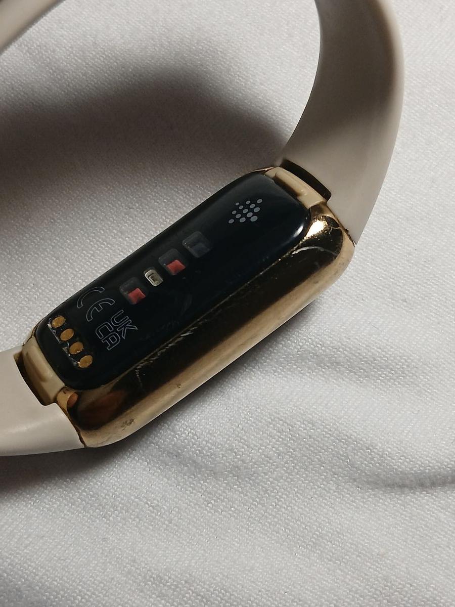 Fitbit Luxe Fitness & Wellness Tracker - Image 3