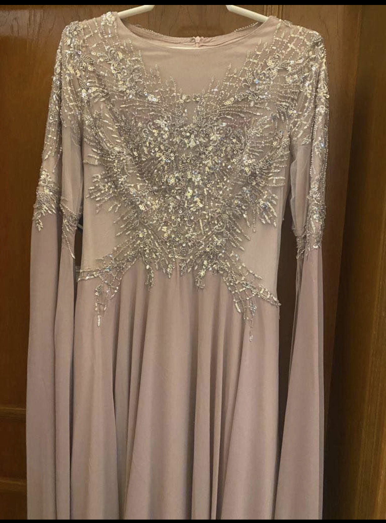 A beautiful evening dress for wedding guests - Image 1