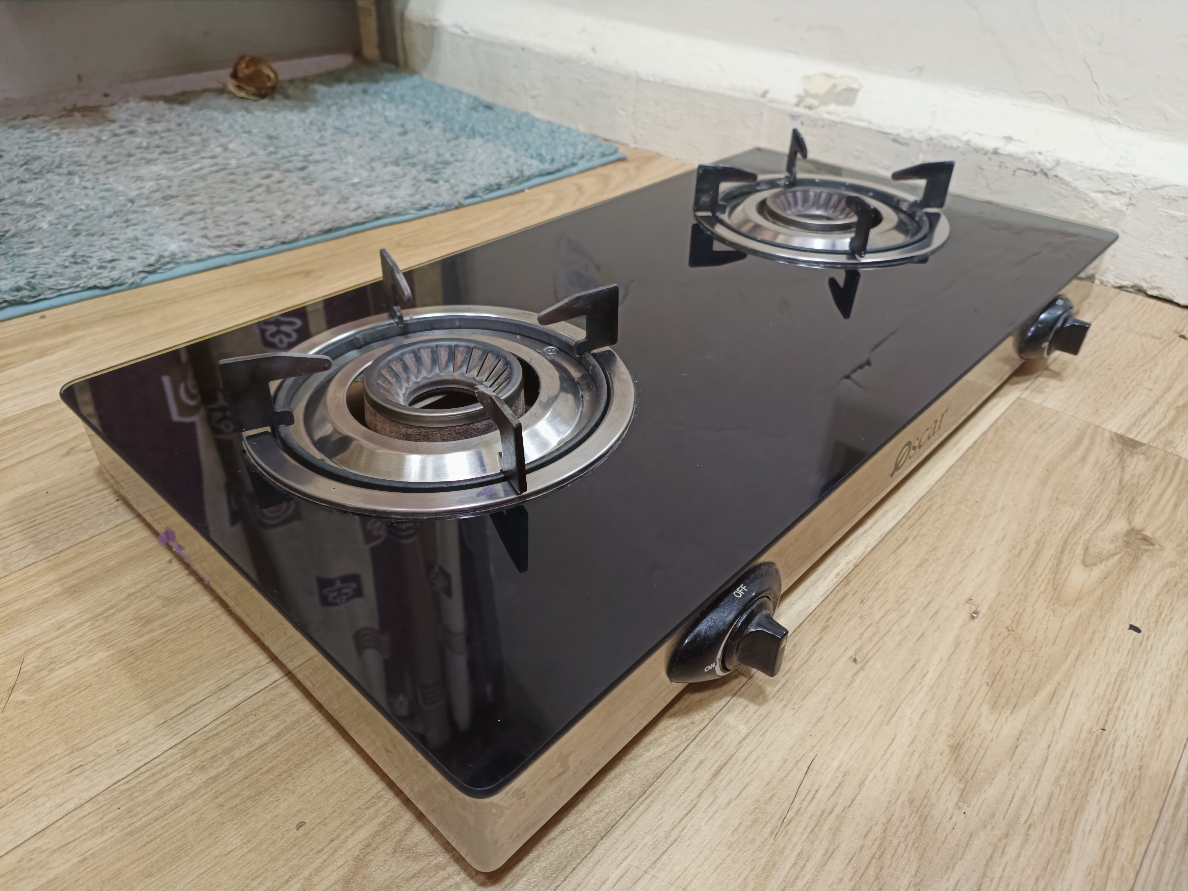 Oscar 2-Burner Gas Cooker with Glass Top - Black  - Image 2