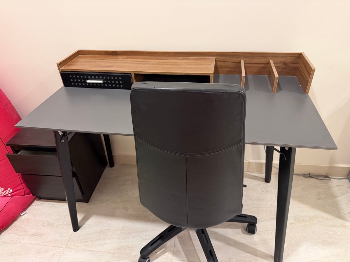 Desk and chair - Image 1