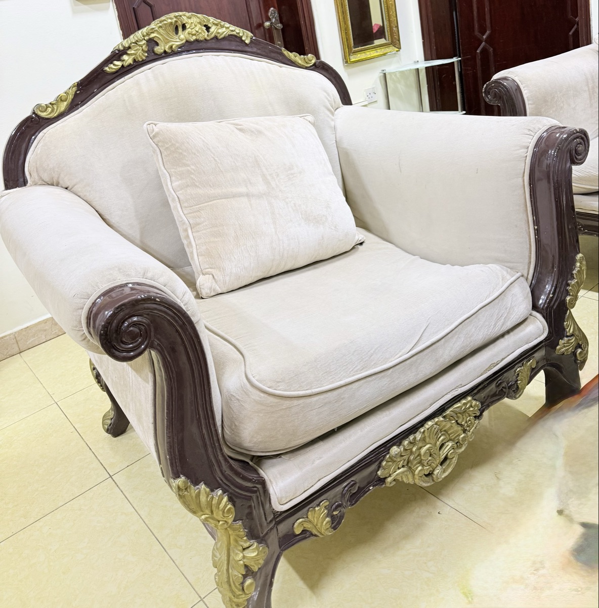 8 SEATER SOFA SET FOR SALE!! - Image 4
