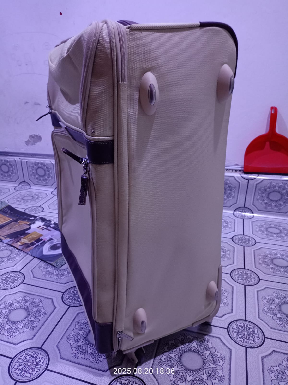 branded Lugguage Bags,Ceiling fan,dining table, - Image 7