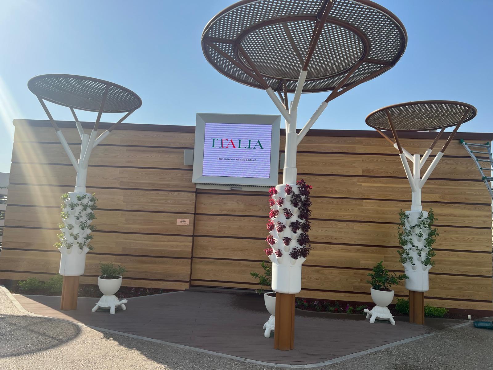 OUTDOOR AND INDOOR SCREENS FOR SALE  - Image 2