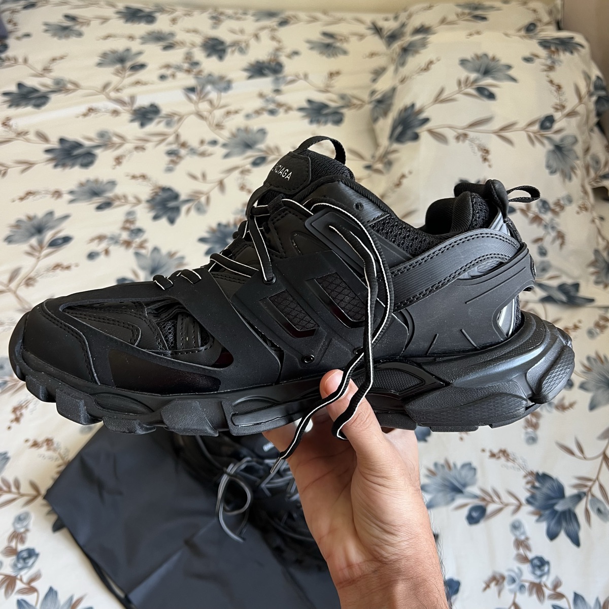 BALENCIAGA SNEAKERS - Image 4