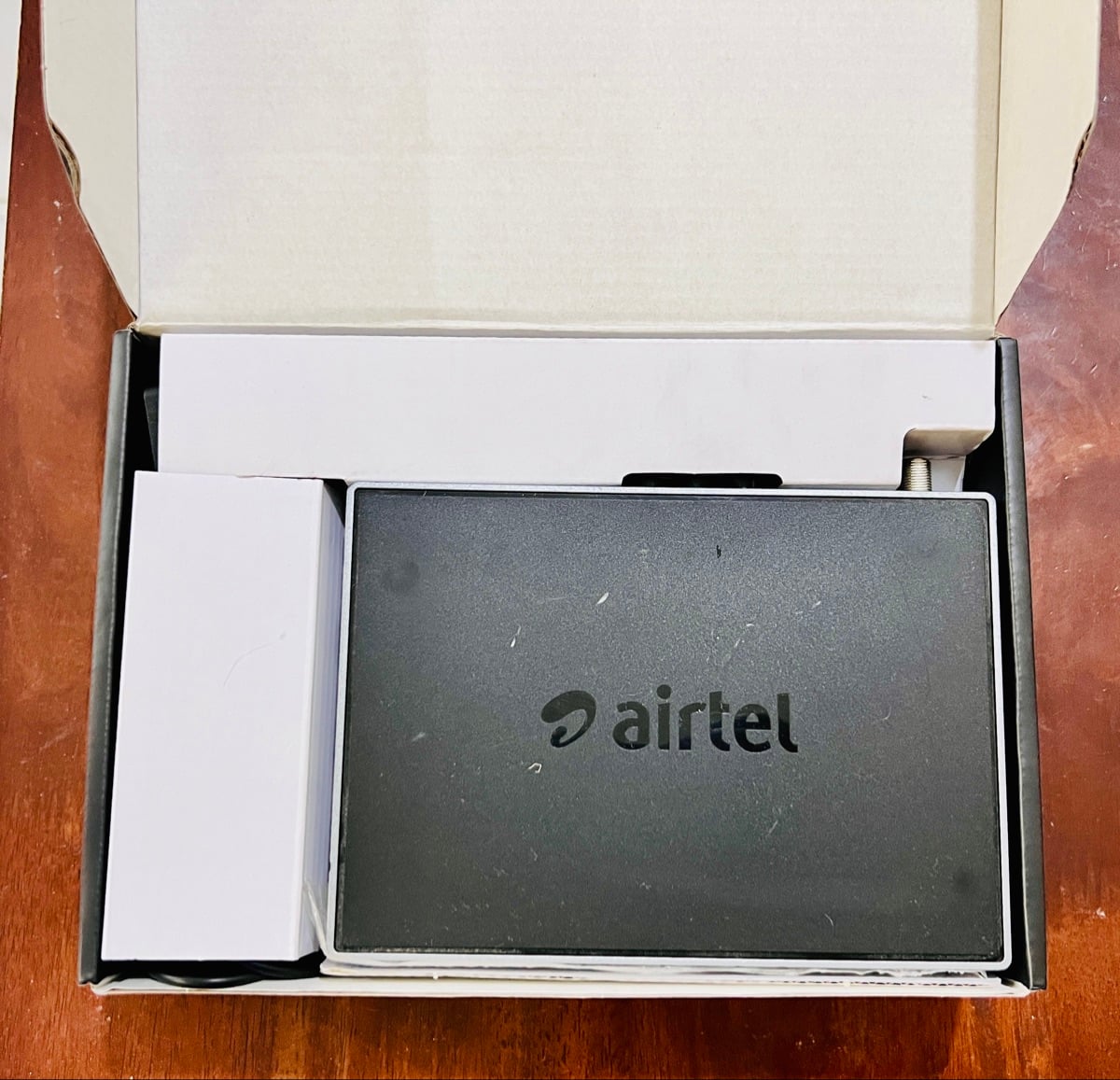 AIRTEL XTREAM 4K DOLBY ATMOS RECEIVER WITH BIG DISH & CABLE IN PERFECT CONDITION - Image 3