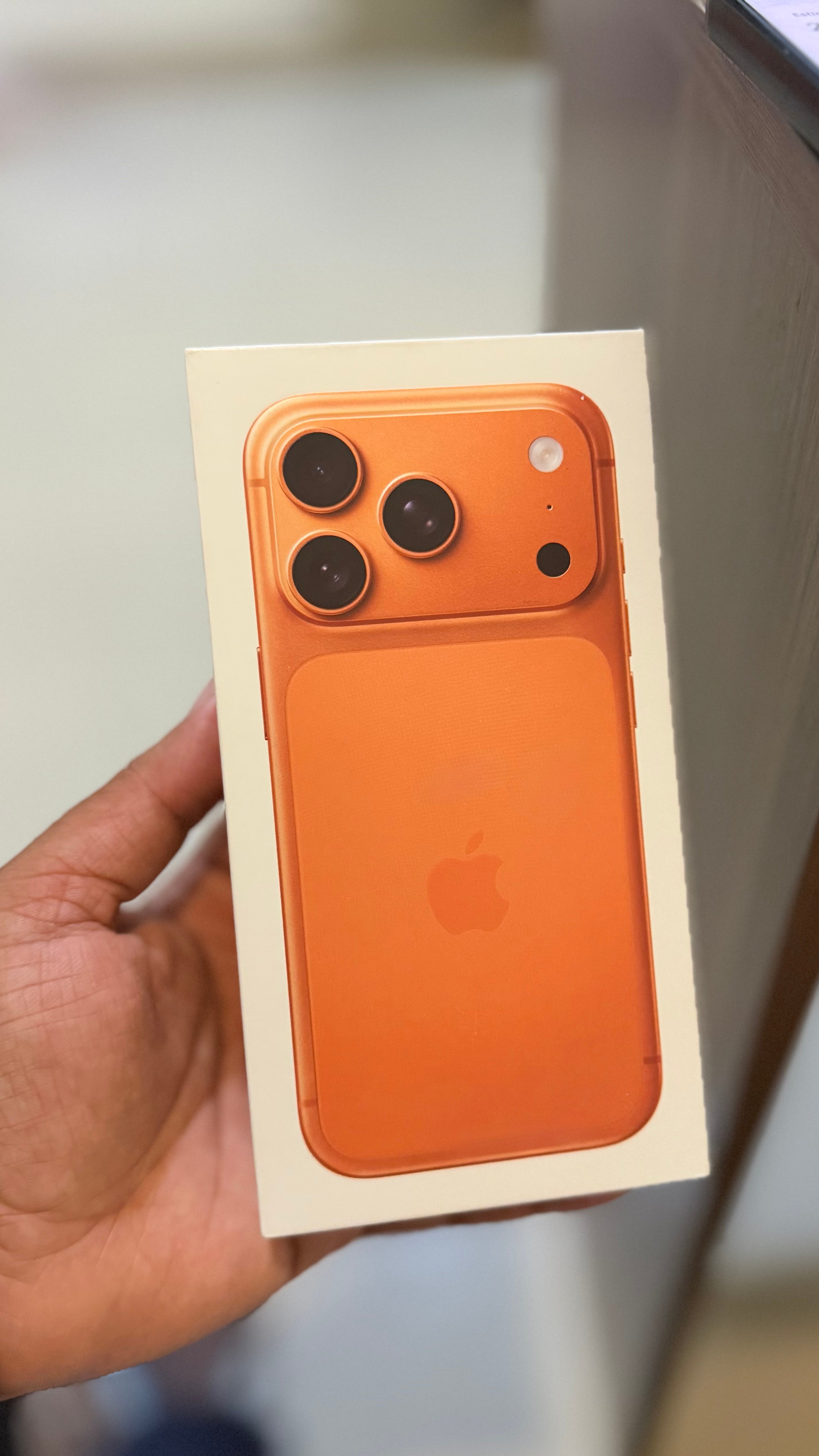 Apple i phone 17 pro (256 gb) - Image 1