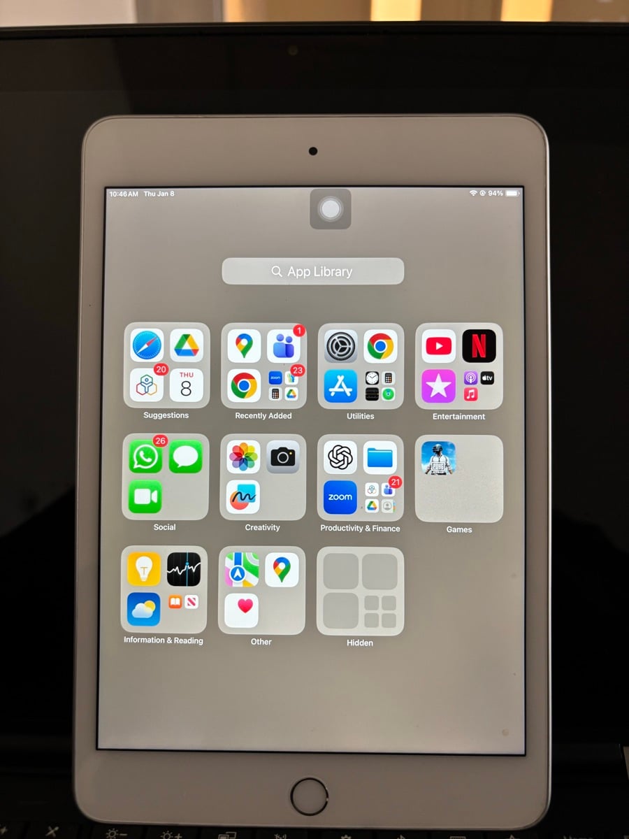 Apple IPad Mini5 Gen5th, 64GB, with cable charger and case - Image 2