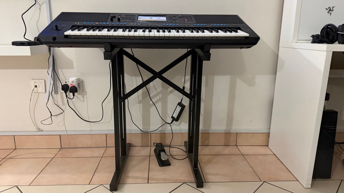 YAMAHA PSR-SX900 (Bag, Keyboard stand, Sustain pedal included) - Image 4