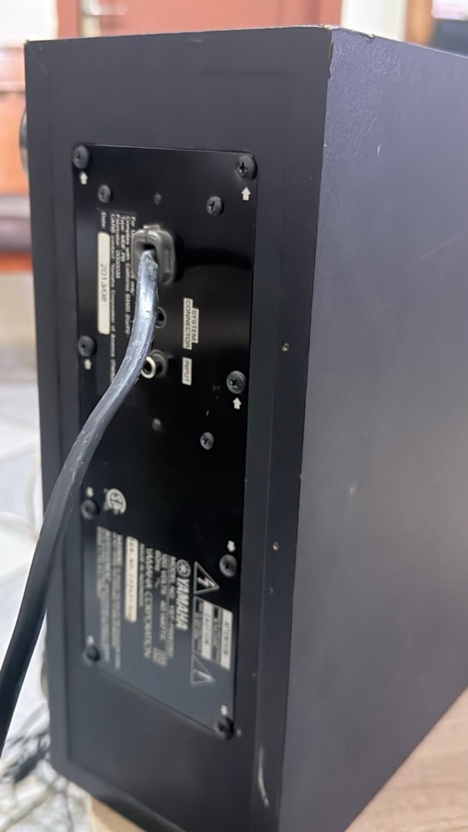 Yamaha subwoofer active 1 Bose speaker 2 - Image 1