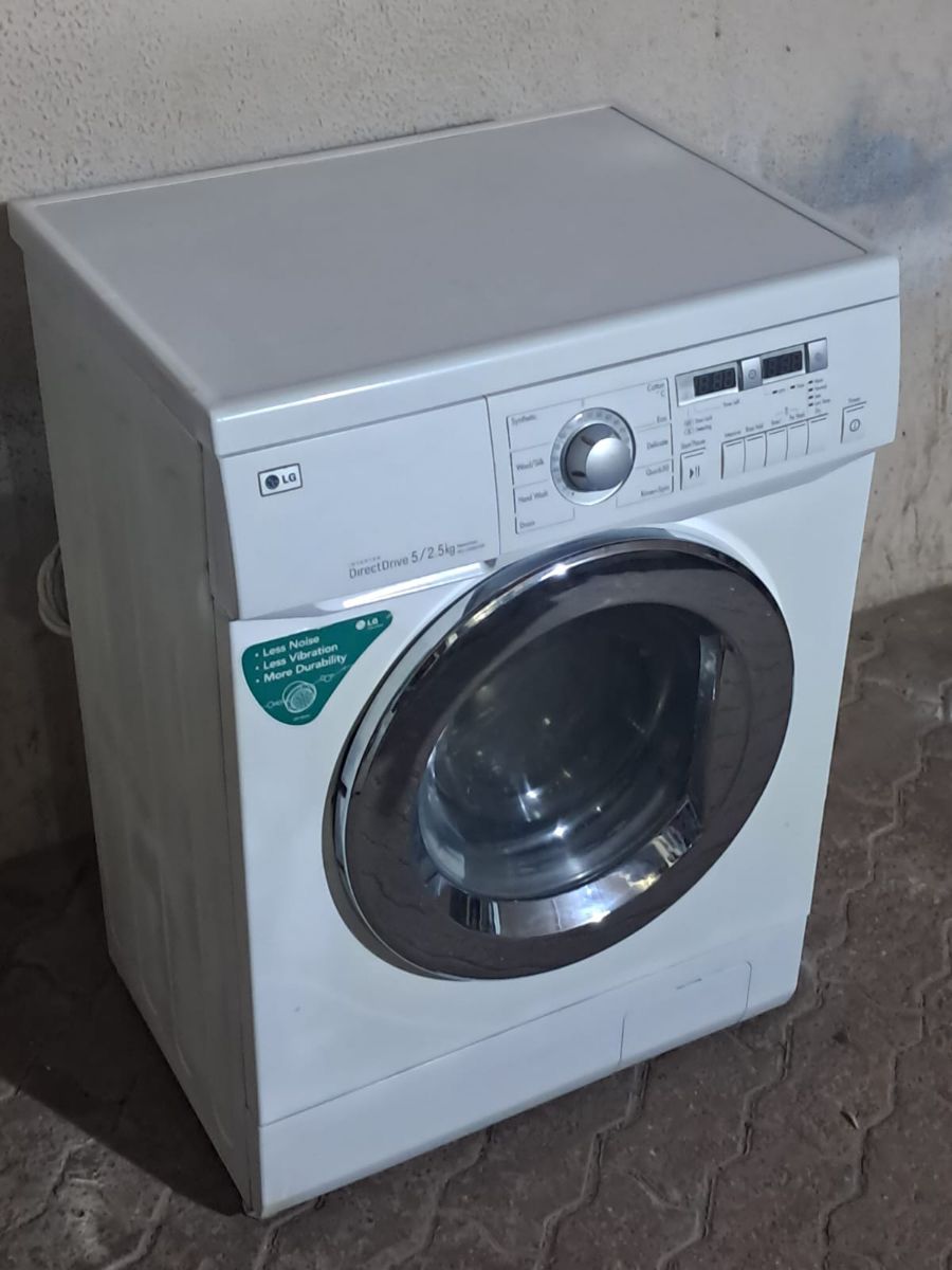LG 5/2/5 .kg washing machine - Image 1