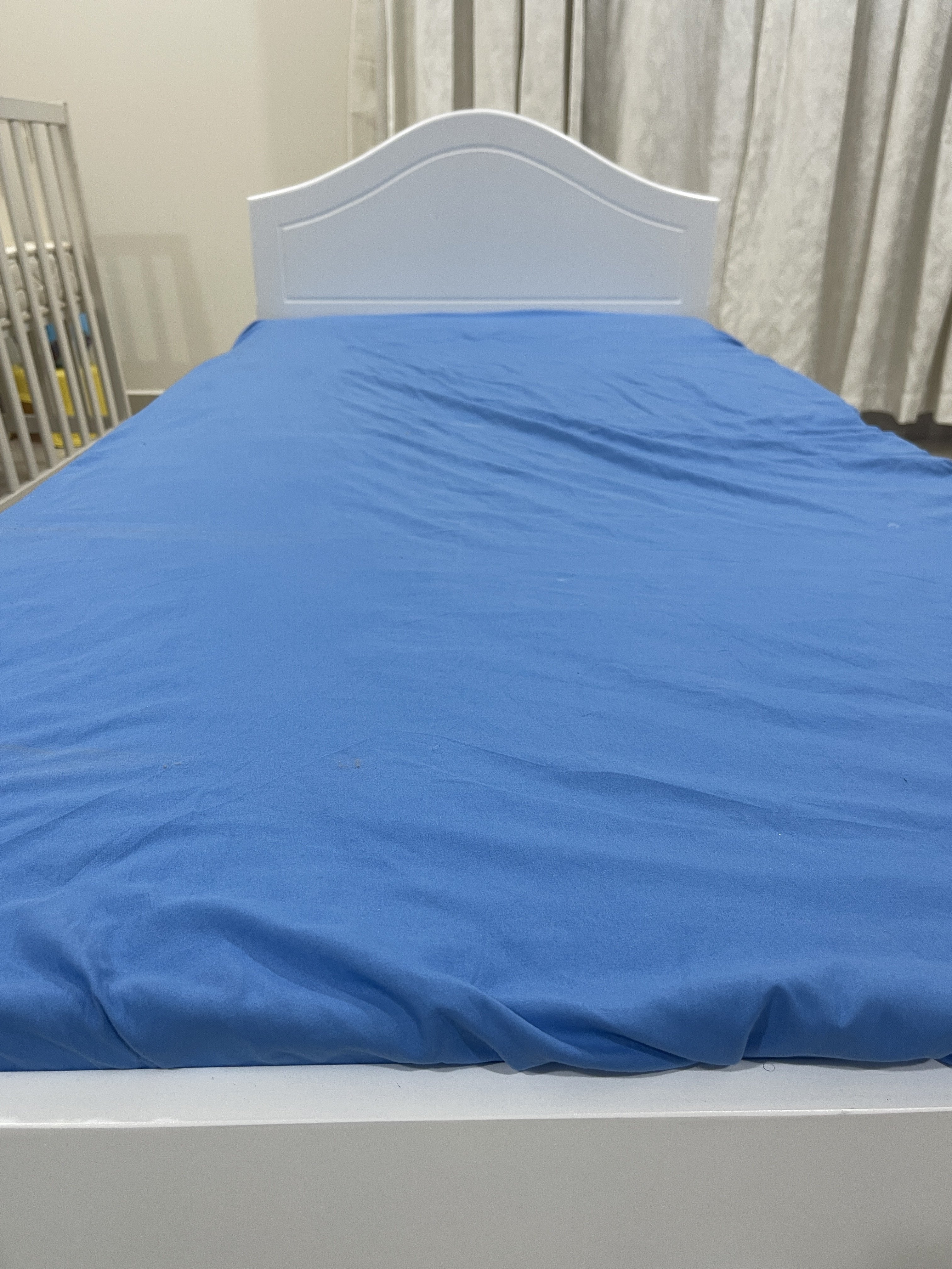 For only 200 QAR, Beautiful and clean kids bed + baby cot set in excellent condition. - Image 1