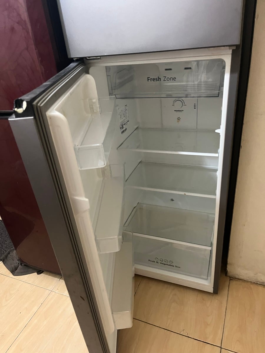 Hisense 328 L Fridge - Image 4