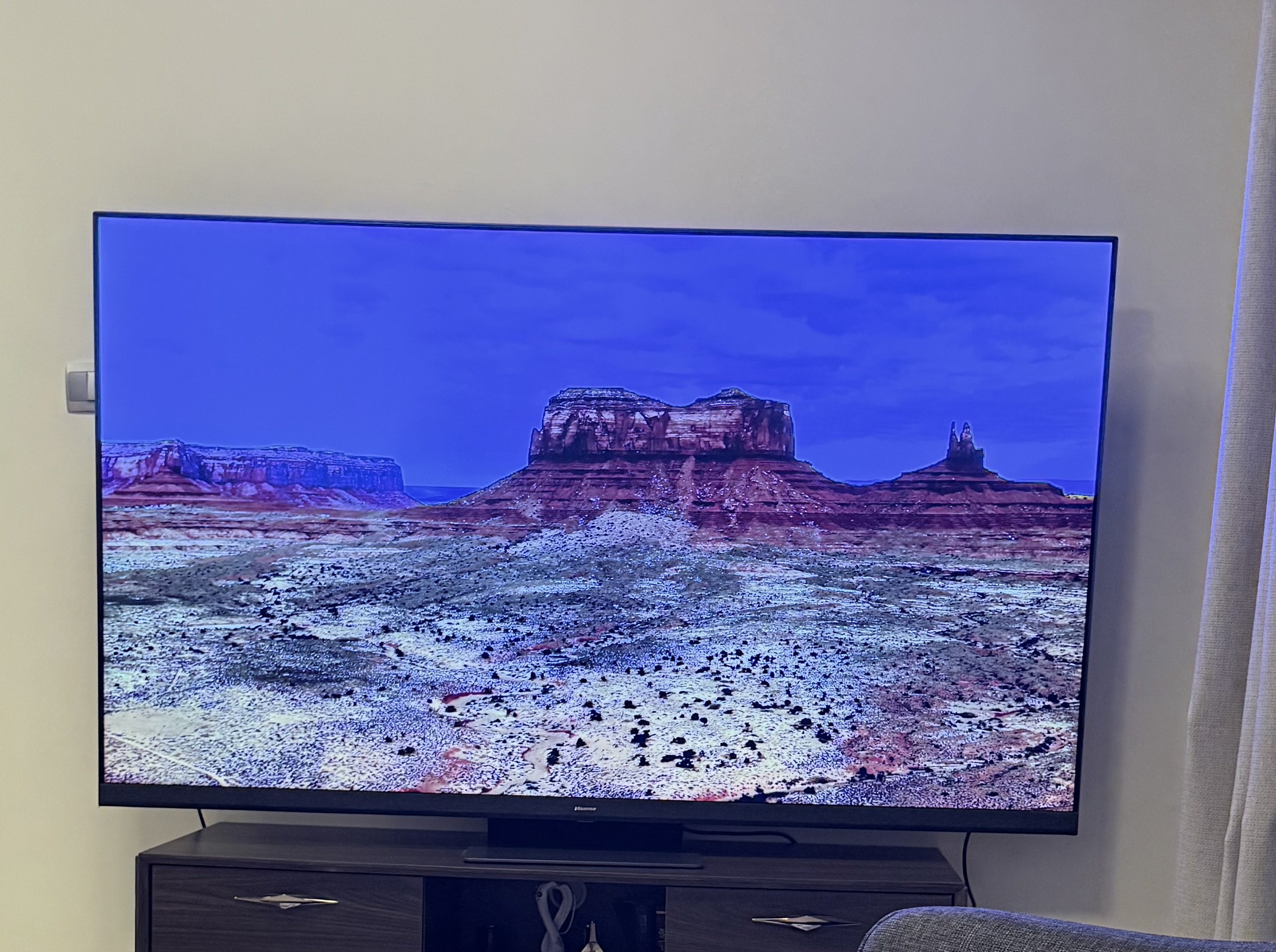 Hisense 75’ ULED Tv - Image 1
