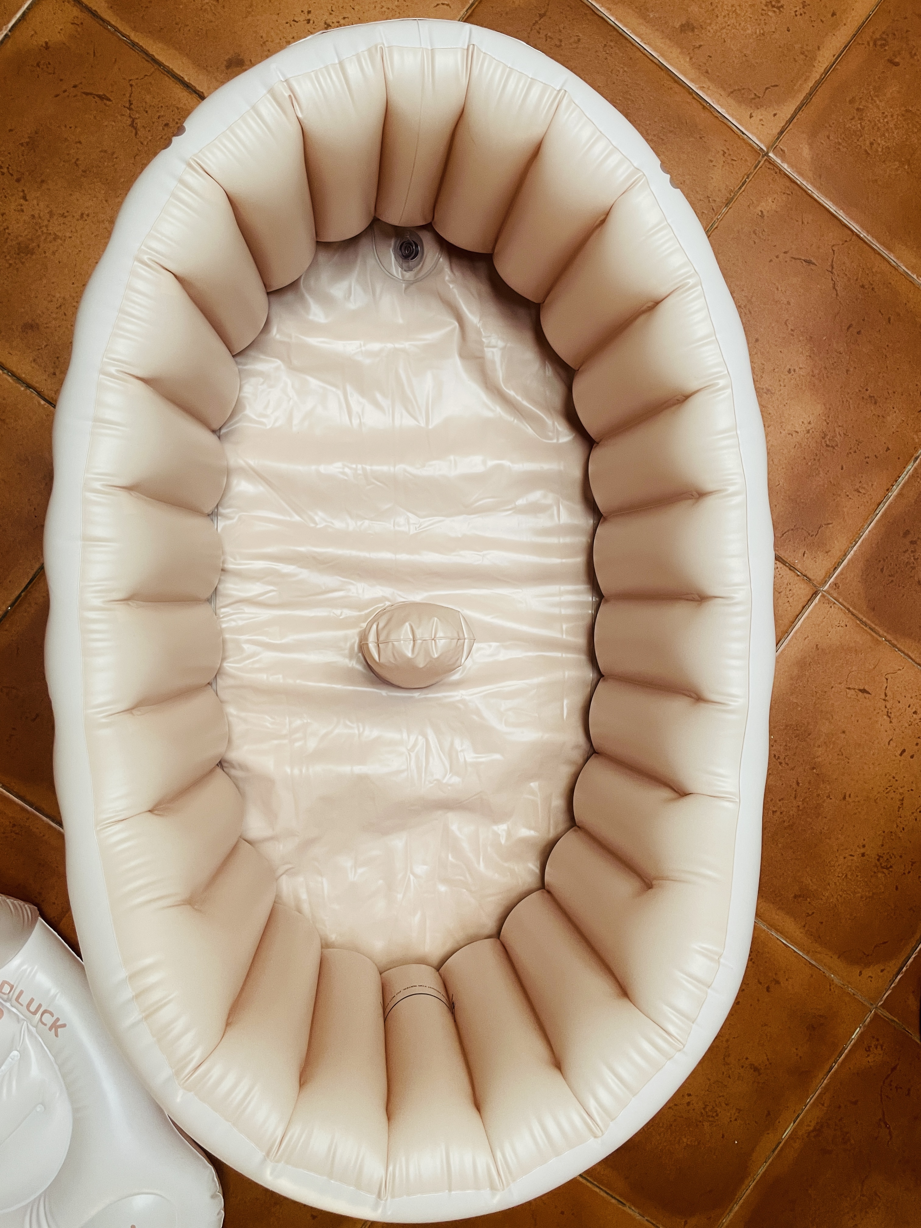 Inflatable bathtub for Kids/Babies - Image 3