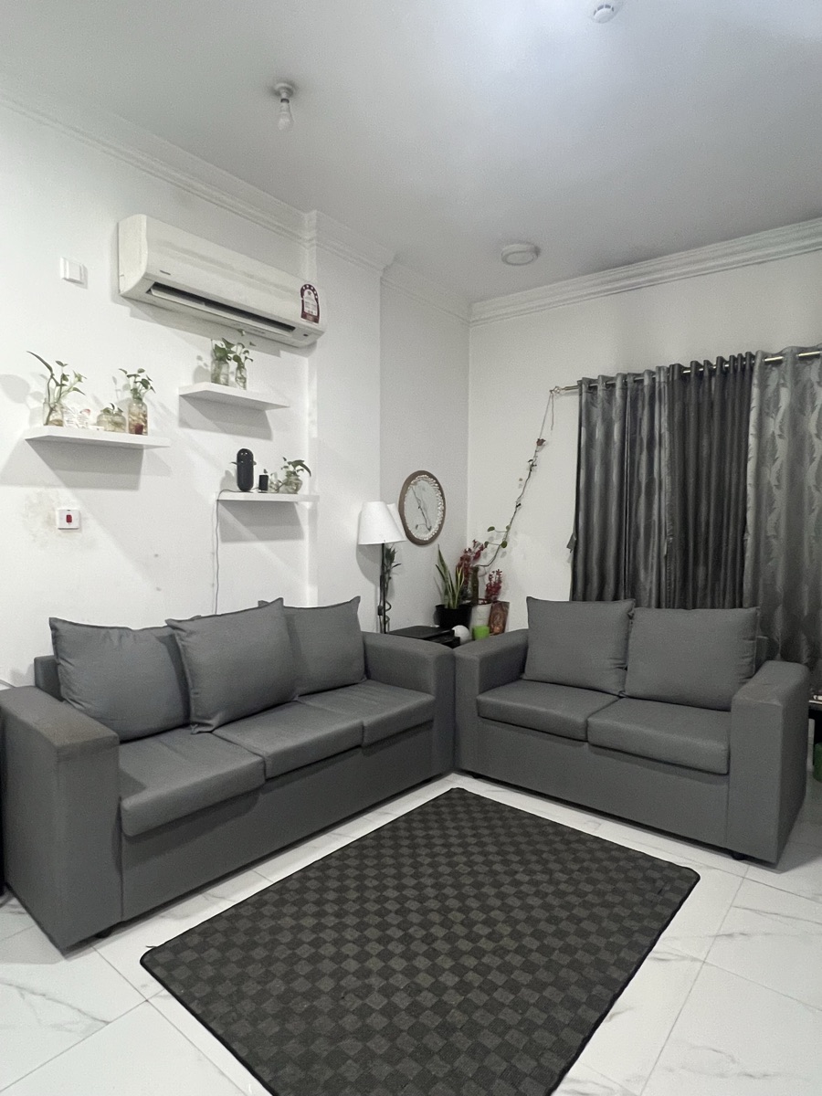 5 seater sofa for sale . Slightly negotiable - Image 1