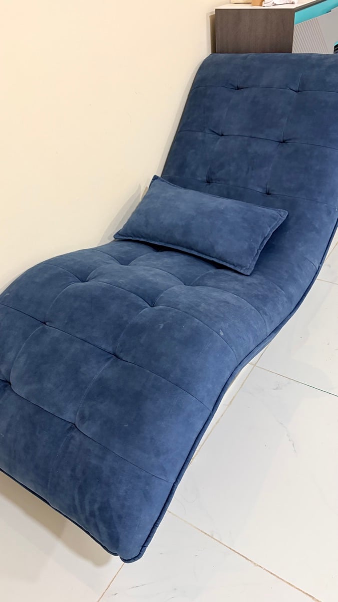 Modern Blue Lounge Chaise – Excellent Condition! - Image 1
