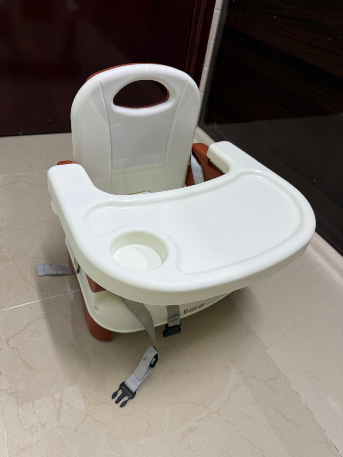 BABY CHAIR FOR FEEDING((NEGOTIABLE)FOLDABLE & EASY TO CARRY) - Image 4