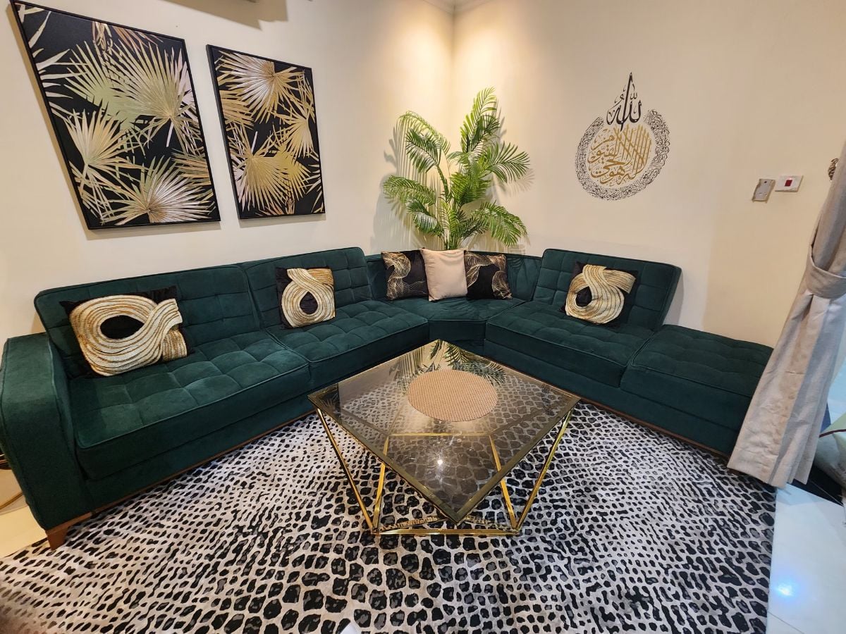 Corner sofa with storage - Image 1