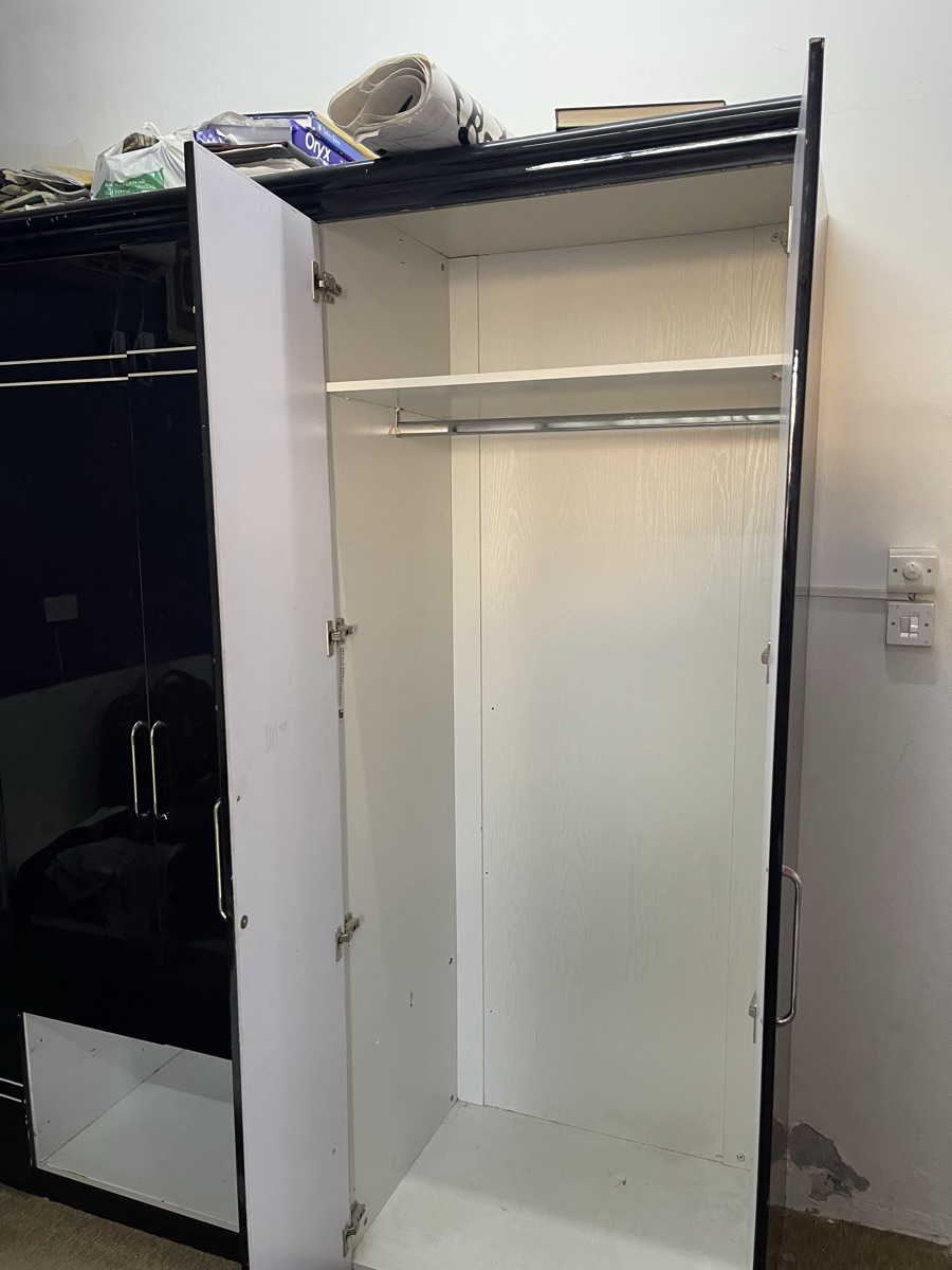 6 door cabinet - Image 3