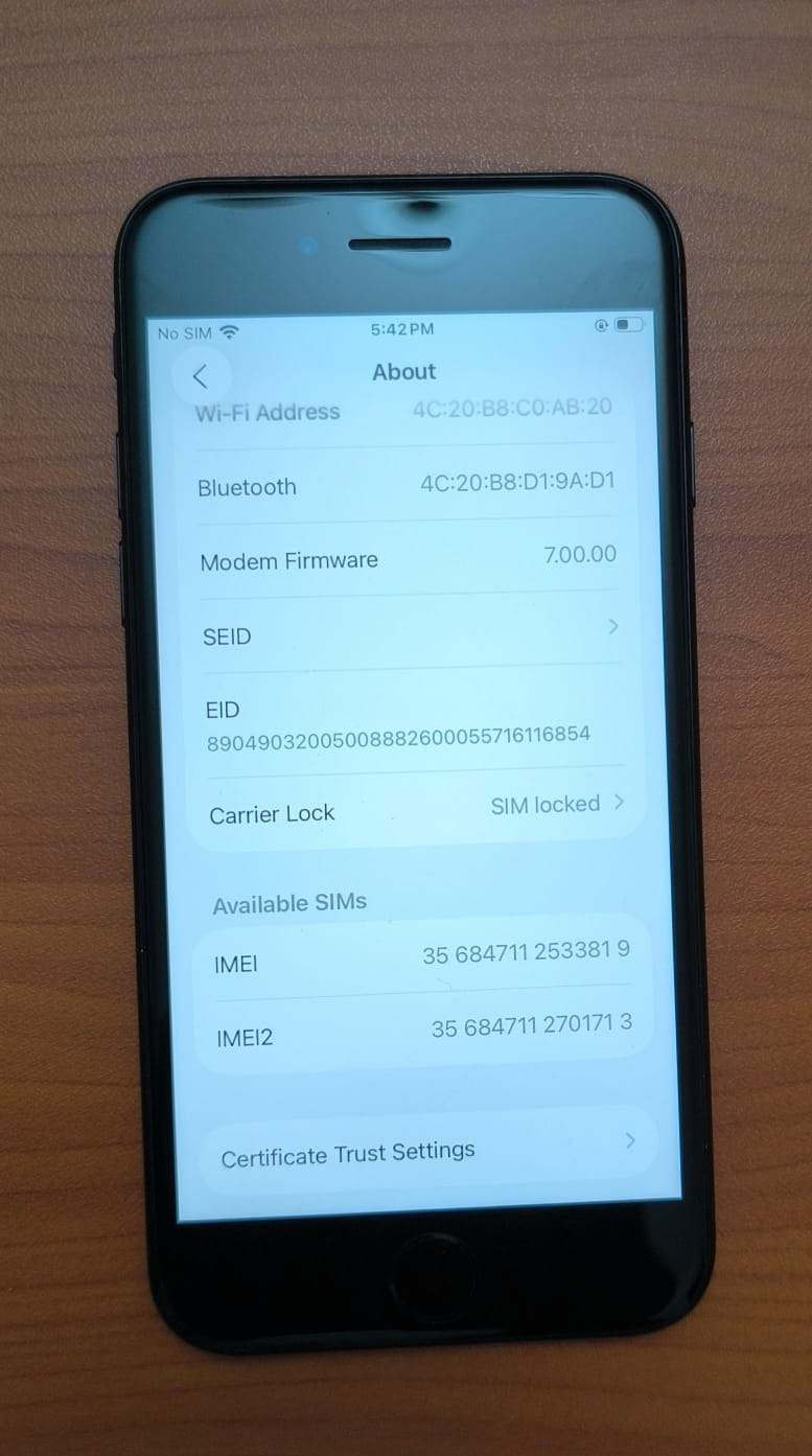 iPhone SE 128GB 2nd Generation as it is, sim locked, 92% battery health , all other functions working - Image 4
