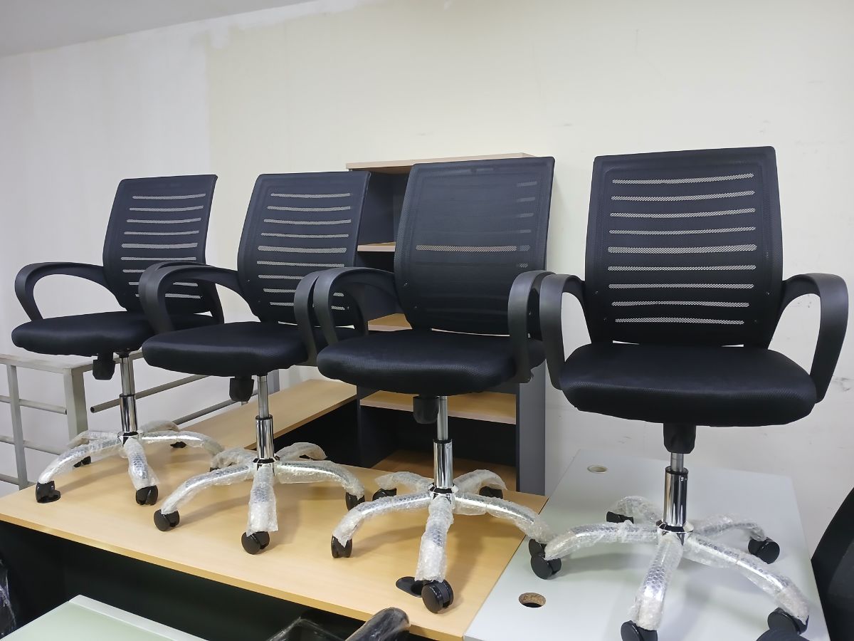 Used office furniture selling and buy - Image 8