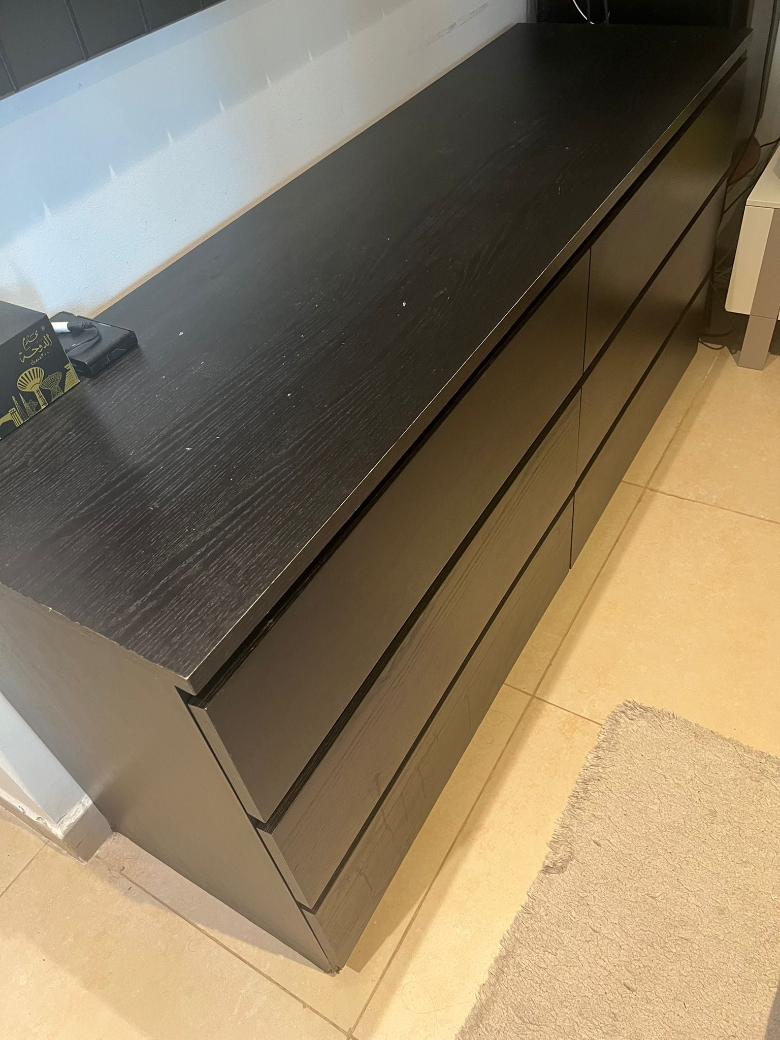 Sofa and dressing table - Image 1
