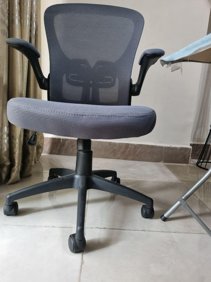 Table and chair - Image 2