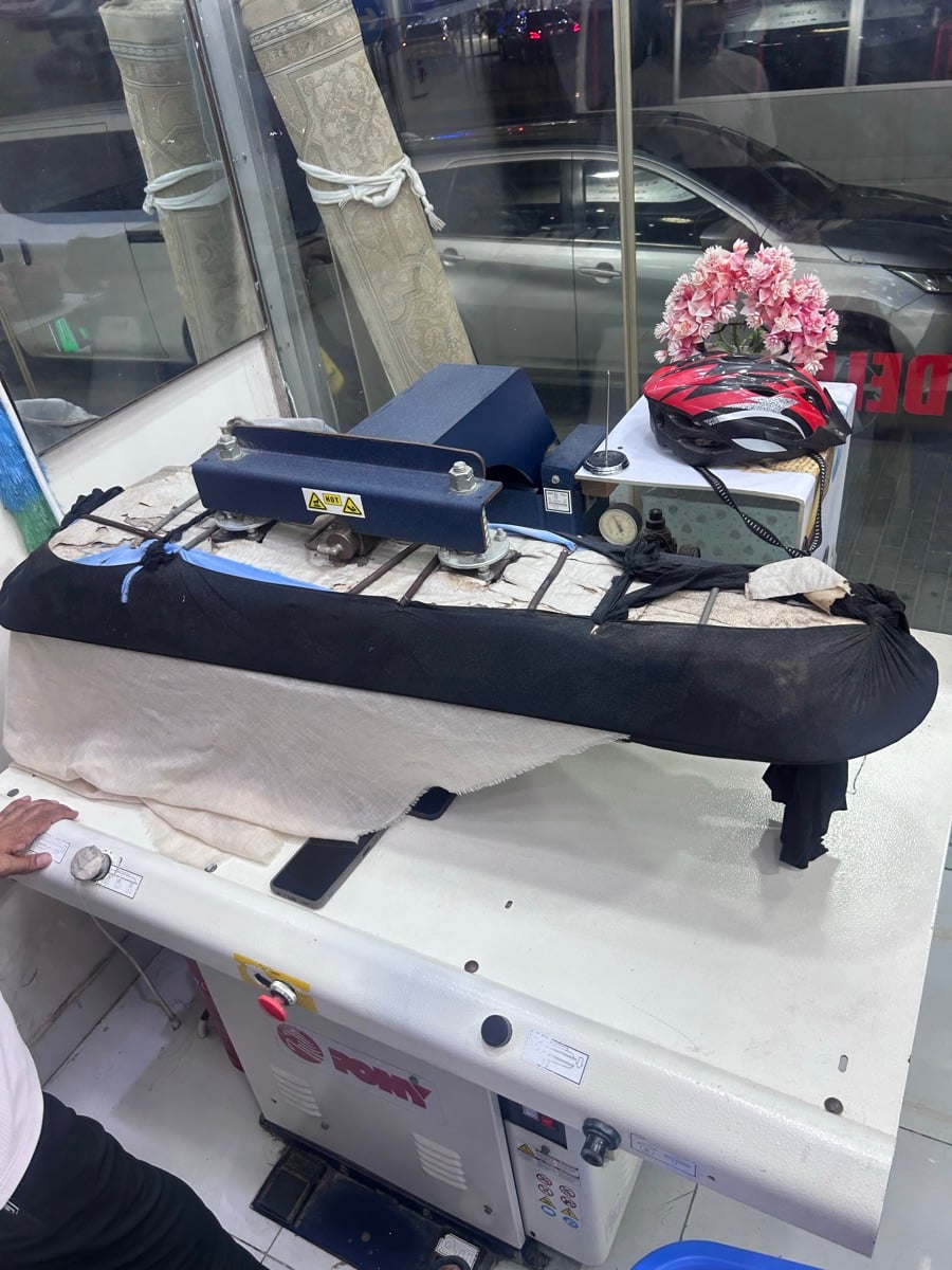 Steam press commercial laundry machine - Image 1