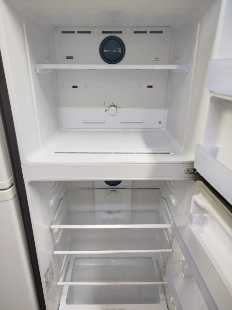 Samsung silver same new condition refrigerator for sale - Image 5